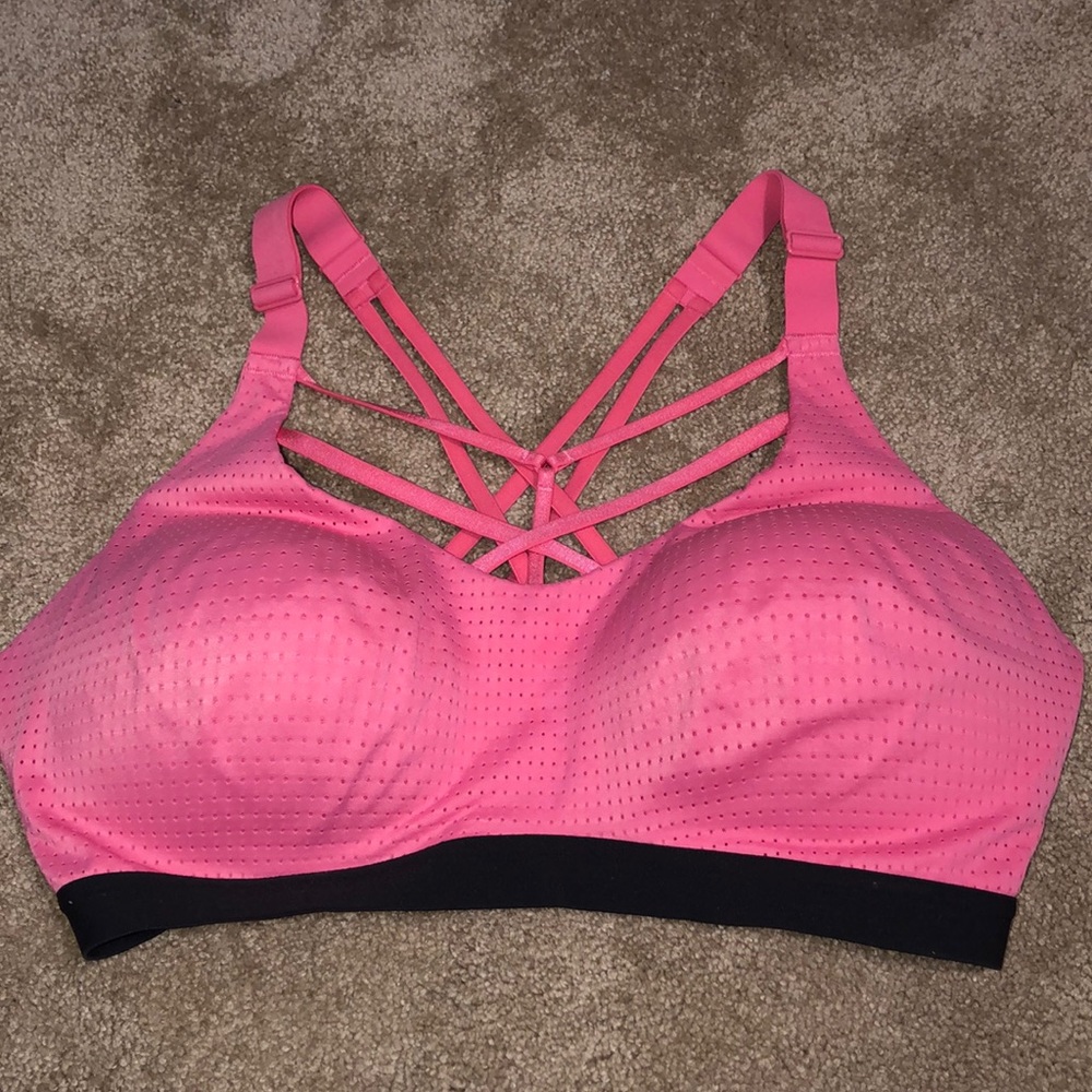 Victoria Secret Lightweight Strappy Sports Bra
